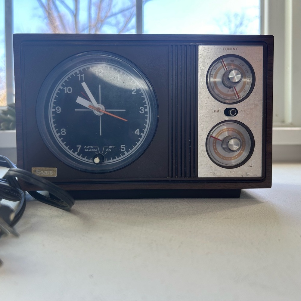 Vintage Sears clock radio AM/FM brown silver nightstand
